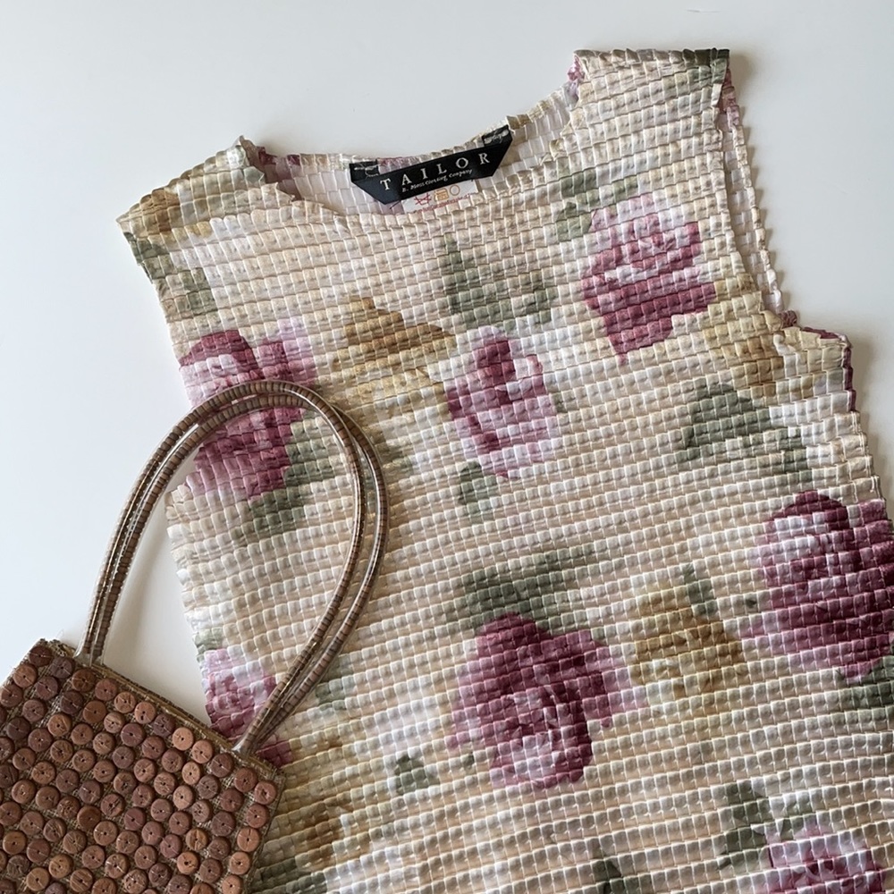 VINTAGE Floral Y2K Tank Top. Size M